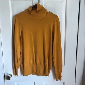 Retrology size L yellow turtle neck